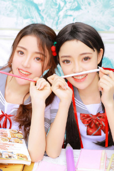 男生和女生打扑克免费